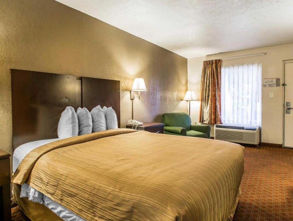 Quality Inn & Suites Near Панама-Сіті-Біч Екстер'єр фото