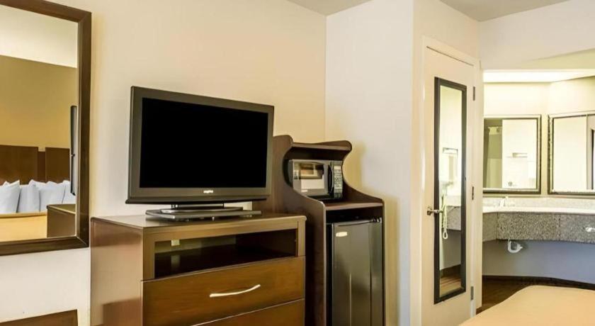 Quality Inn & Suites Near Панама-Сіті-Біч Екстер'єр фото