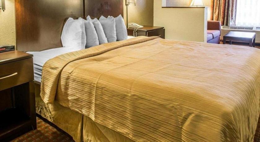Quality Inn & Suites Near Панама-Сіті-Біч Екстер'єр фото