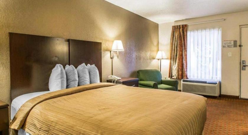 Quality Inn & Suites Near Панама-Сіті-Біч Екстер'єр фото